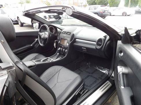 Used 2010 Mercedes-Benz SLK 300 image 19