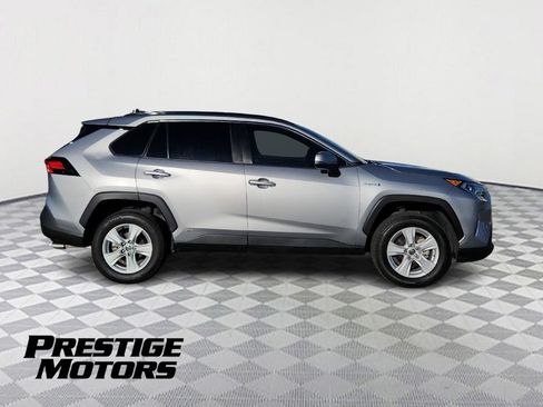 Used 2021 Toyota RAV4 XLE w/ Convenience Package AWD/4WD image 8