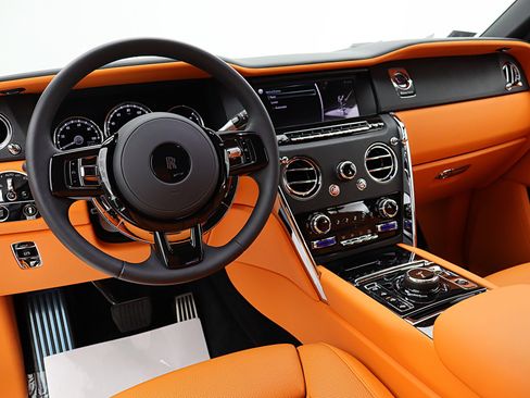Used 2022 Rolls-Royce Cullinan AWD/4WD image 27