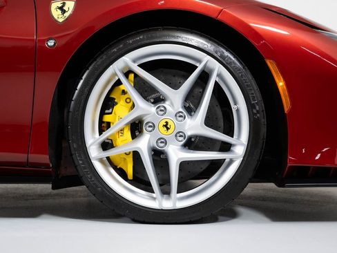 Used 2023 Ferrari F8 Spider image 22