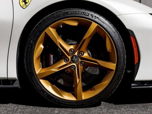 Used 2024 Ferrari SF90 Spider image 17