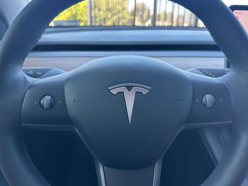 Used 2021 Tesla Model Y Long Range AWD/4WD image 32