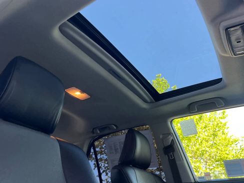 Used 2022 Toyota 4Runner SR5 Premium w/ Moonroof Package AWD/4WD image 18