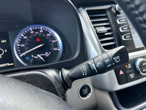 Used 2019 Toyota Highlander XLE image 27