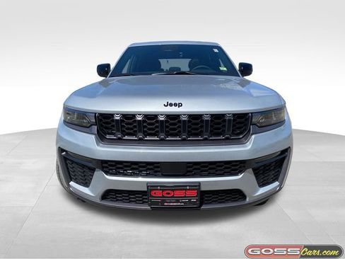 New 2026 Jeep Grand Cherokee Limited w/ Limited Altitude Package AWD/4WD image 2