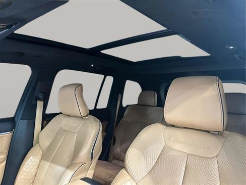 Used 2022 Jeep Grand Cherokee Summit AWD/4WD image 10
