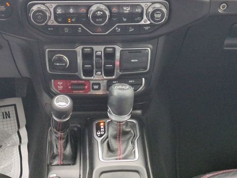 Used 2018 Jeep Wrangler Unlimited Rubicon w/ Dual Top Group image 18