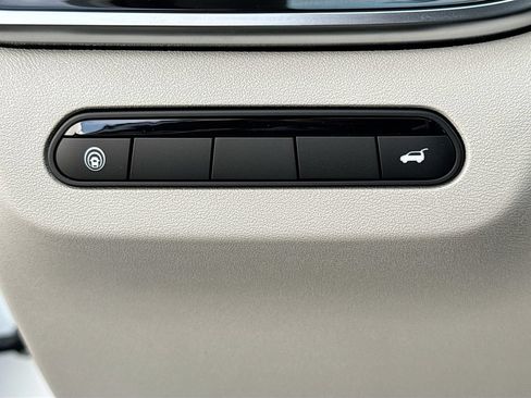 Used 2027 INFINITI QX60 Pure w/ Cargo Package FWD image 11