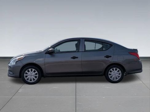 Used 2017 Nissan Versa S Plus FWD image 3