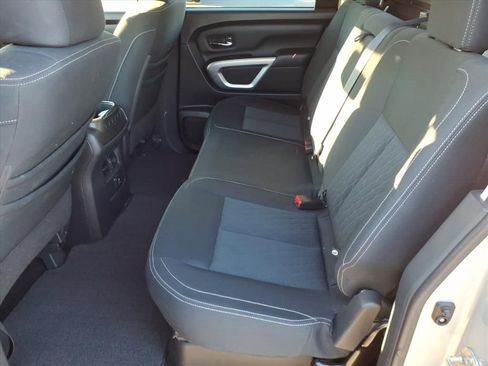 Used 2018 Nissan Titan SV w/ SV Convenience Package image 7