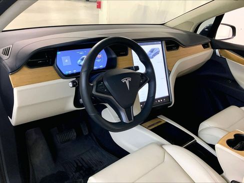 Used 2018 Tesla Model X 75D image 17