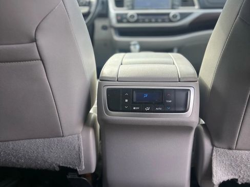 Used 2015 Toyota Highlander Limited Platinum image 30