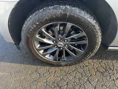 Used 2021 Ford Expedition Limited image 10