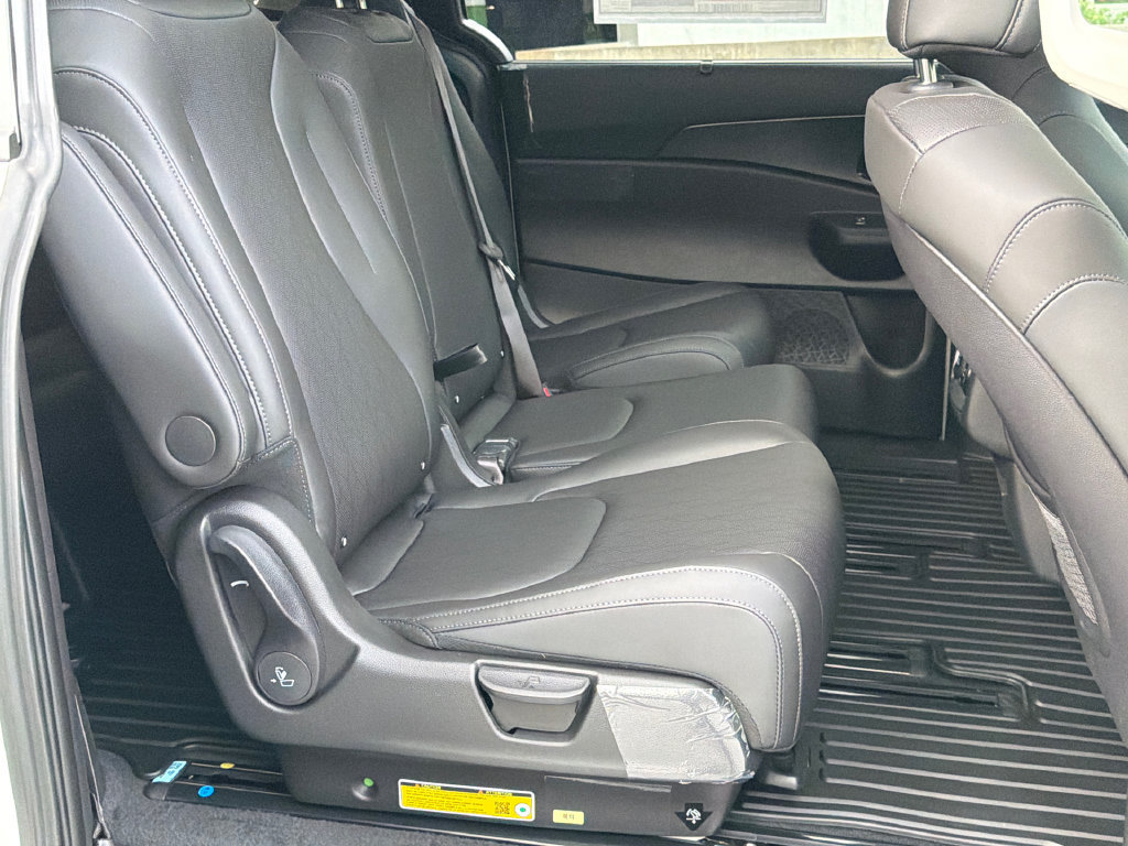 New 2027 Kia Carnival SX w/ Dark Edition Package FWD image 15