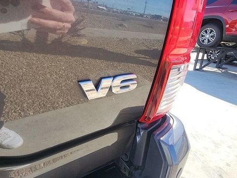 Used 2019 Toyota Tacoma TRD Off-Road w/ Technology Package image 11