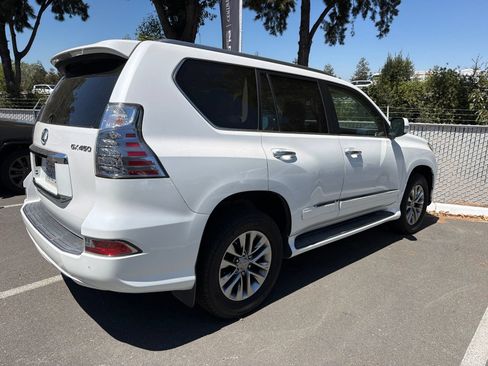 Used 2017 Lexus GX 460 Luxury AWD/4WD image 3