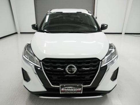 Used 2021 Nissan Kicks S image 2