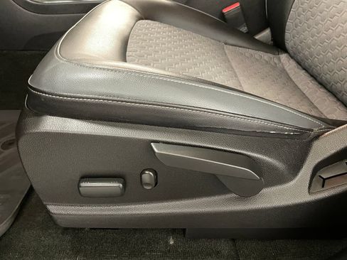 Used 2016 Chevrolet Colorado Z71 AWD/4WD image 15