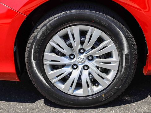 Used 2012 Toyota Camry LE FWD image 10