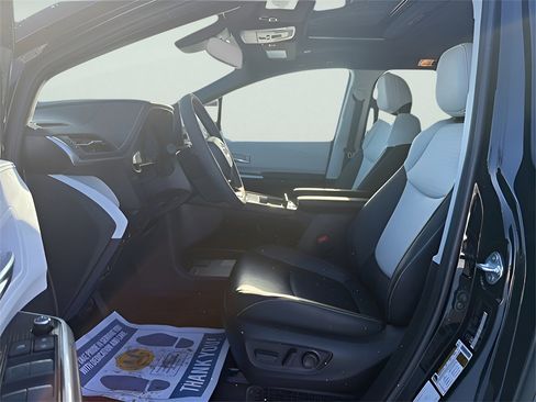 Used 2025 Toyota Sienna LE image 19