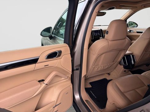 Used 2016 Porsche Cayenne AWD/4WD image 14