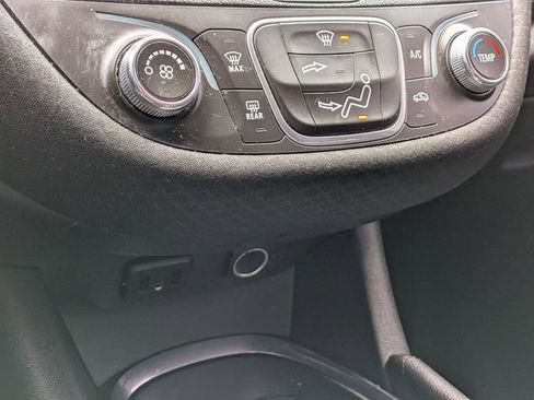 Used 2018 Chevrolet Malibu LT image 22