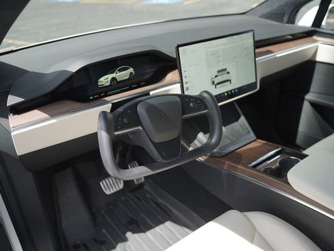 Used 2022 Tesla Model X AWD/4WD image 9