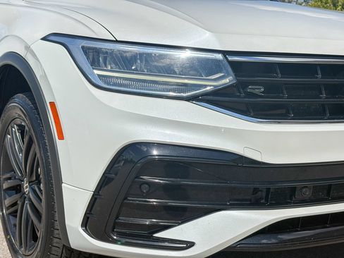 Used 2022 Volkswagen Tiguan SE R-Line AWD/4WD image 3