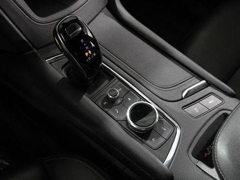 Certified 2022 Cadillac XT6 Premium Luxury image 16