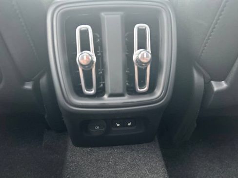 Certified 2025 Volvo XC40 B5 Plus AWD/4WD image 18