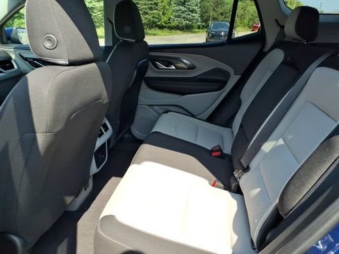 Used 2023 GMC Terrain SLE w/ Driver Convenience Package AWD/4WD image 9