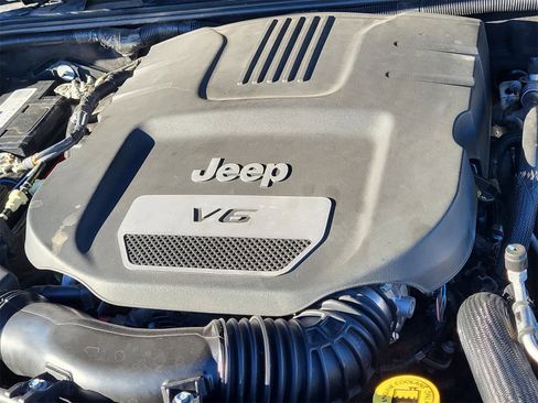 Used 2014 Jeep Wrangler Unlimited Rubicon w/ Connectivity Group image 29