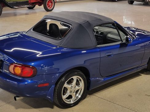 Used 1999 MAZDA MX-5 Miata RWD image 34