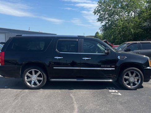 Used 2011 Cadillac Escalade ESV Luxury AWD/4WD image 6