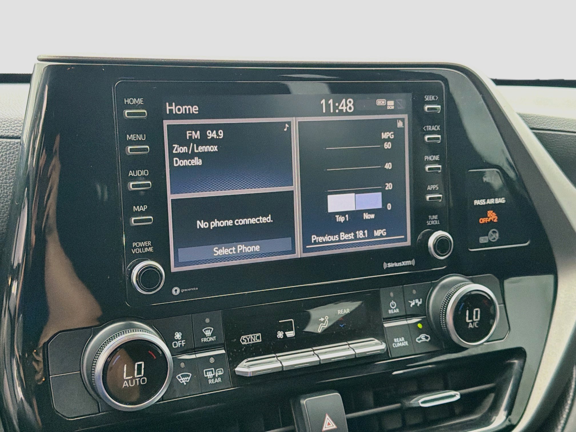 Used 2020 Toyota Highlander L FWD image 12