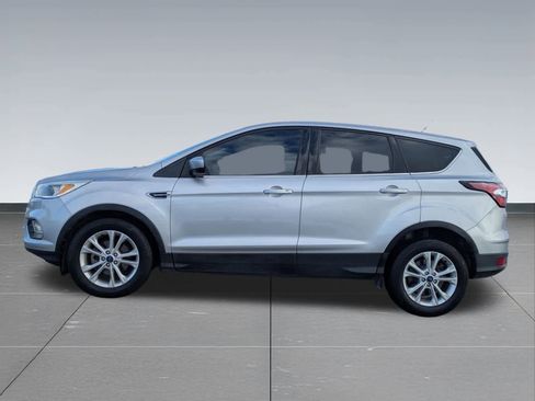 Used 2017 Ford Escape SE image 3