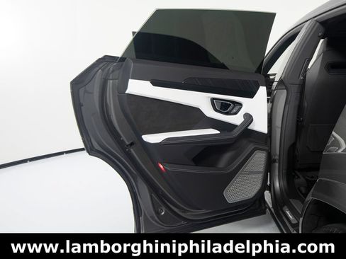 Used 2022 Lamborghini Urus AWD/4WD image 10