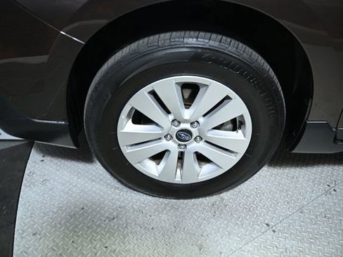 Used 2019 Subaru Outback 2.5i Premium image 18