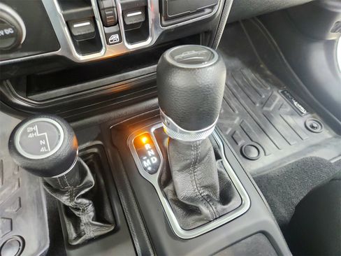 Used 2022 Jeep Gladiator Sport image 24