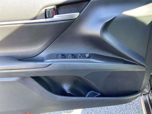 Used 2023 Toyota Camry SE image 18