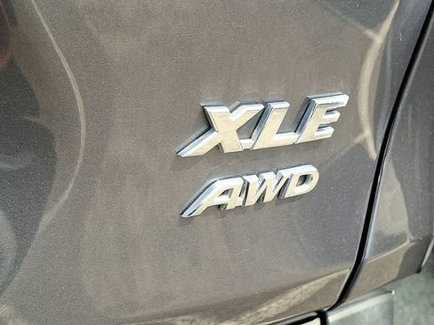 Used 2025 Toyota RAV4 XLE AWD/4WD image 9
