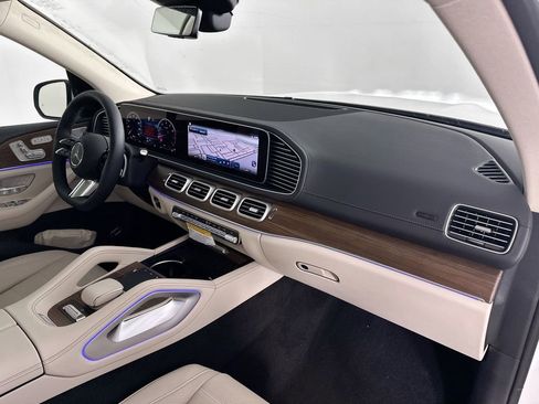 New 2026 Mercedes-Benz GLS 450 4MATIC image 32