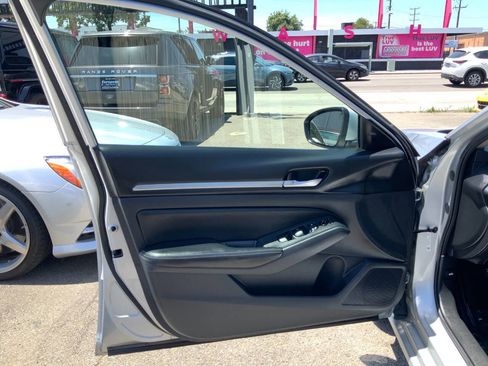 Used 2022 Nissan Altima 2.5 SV FWD image 19