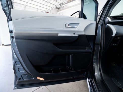 Used 2025 Toyota Sienna XLE FWD image 26