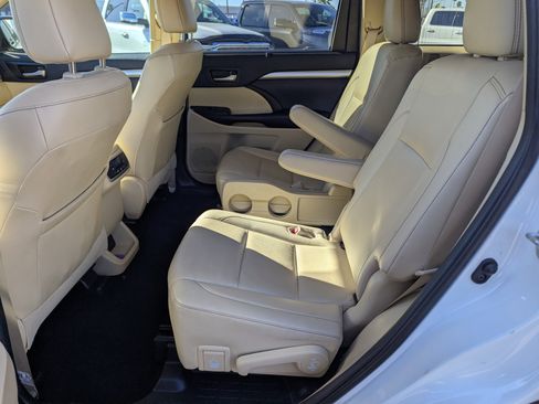 Used 2019 Toyota Highlander XLE image 8