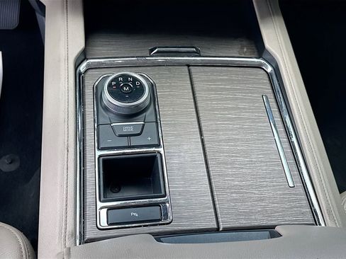 Used 2024 Ford Expedition Limited RWD image 18
