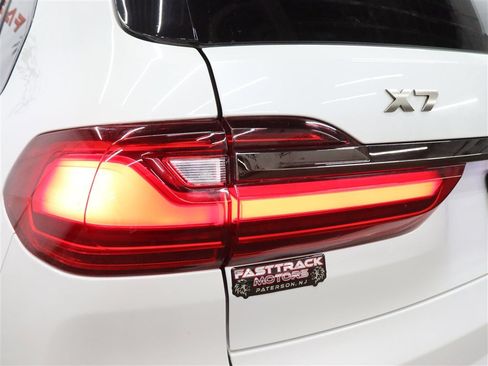 Used 2022 BMW X7 M50i AWD/4WD image 10