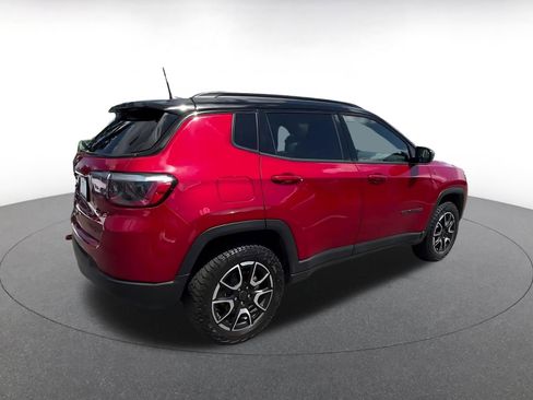 Used 2025 Jeep Compass Trailhawk AWD/4WD image 12