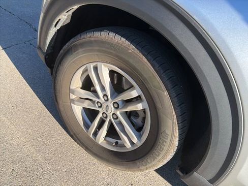 Used 2024 Ford Explorer XLT image 17