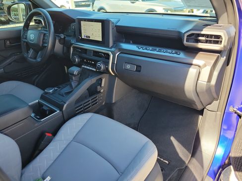 Used 2025 Toyota Tacoma SR5 image 11